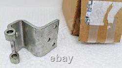 NEW Genuine GM Parts 19257343 Intermediate Side Door Upper Door Hinge Kit